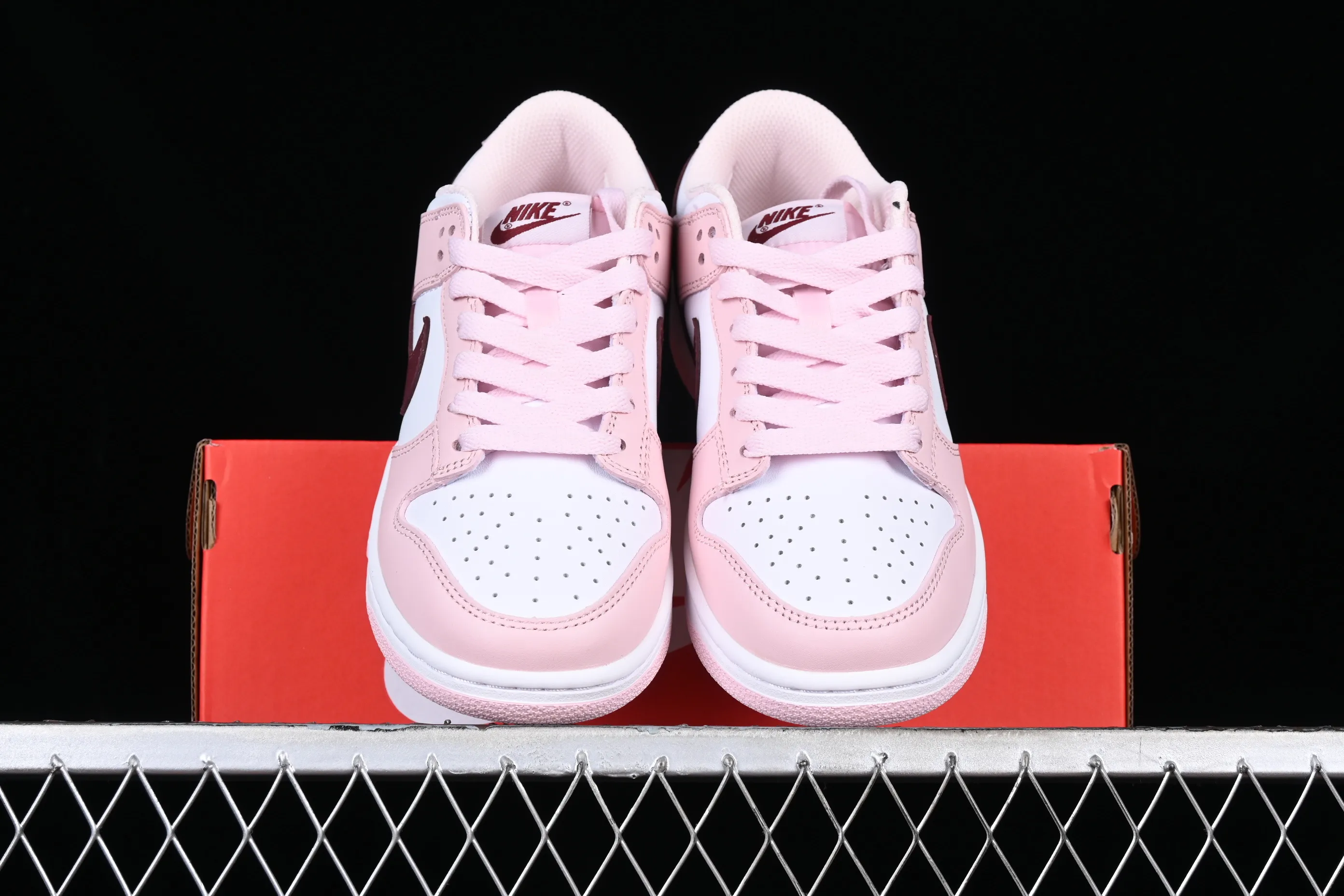 All Categories Nk SB Dunk Series Nk SB Dunk Low Low-top Sneakers Nk Dunk SB Low Sakura Pink Valentine's Day SB Low-top Casual Sneakers CW1590-601